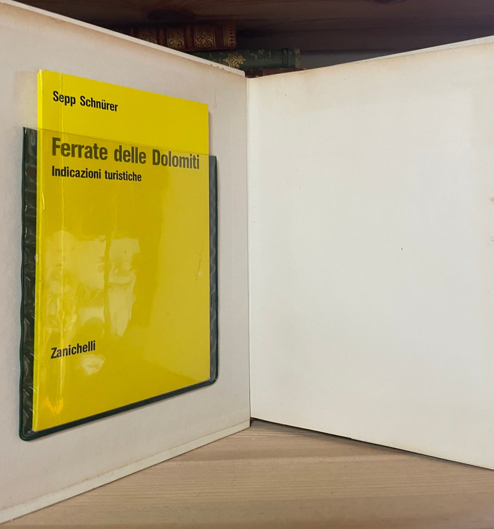 Sepp Schnürer Ferrate delle Dolomiti 55 itinerari attrezzati Zanichelli 1981 - immagine 3