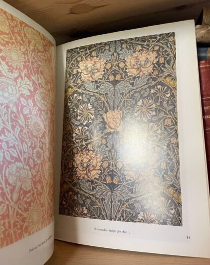 William Morris Full-Color Patterns and Designs Dover Publications 1988 - immagine 4