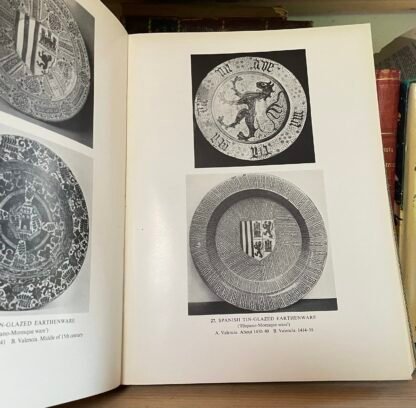 European ceramic art from the end of the Middle Ages to about 1815 Faber & Faber - immagine 14