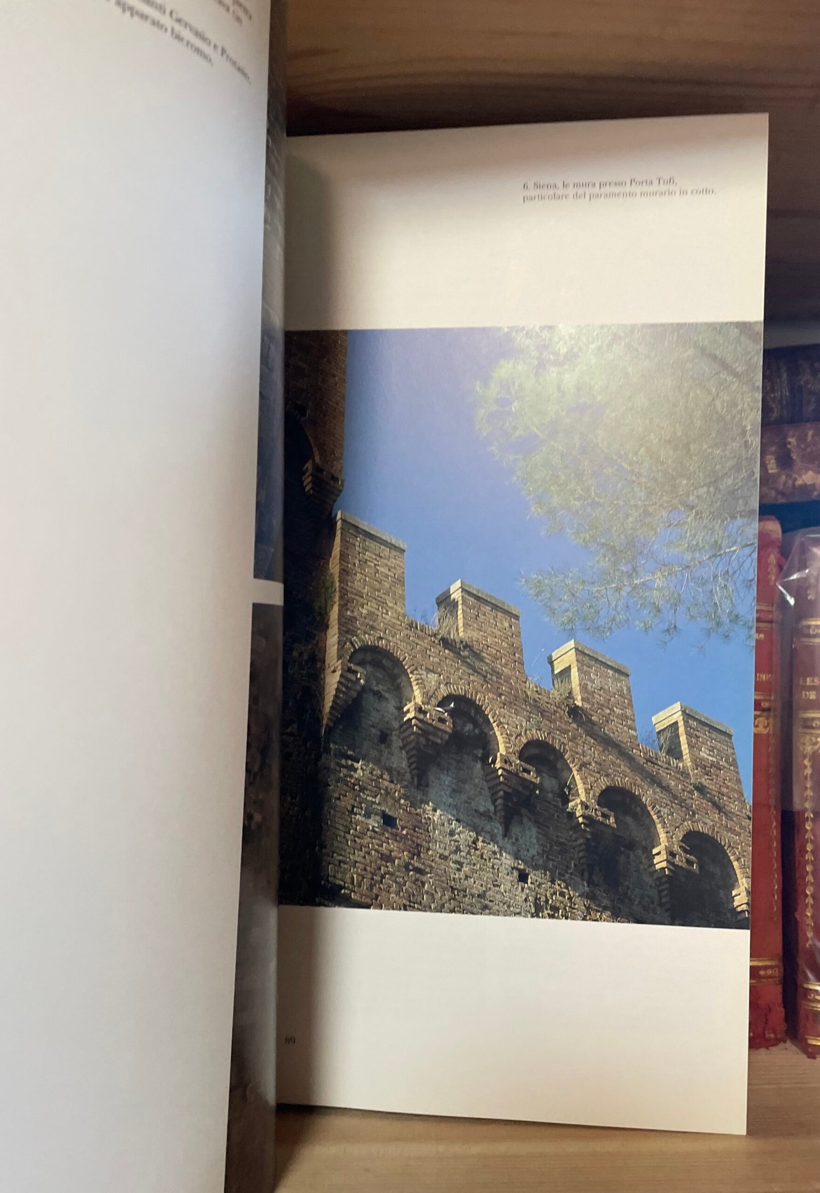 AA.VV. L'architettura civile in Toscana Il Medioevo MPS 1995 - immagine 9