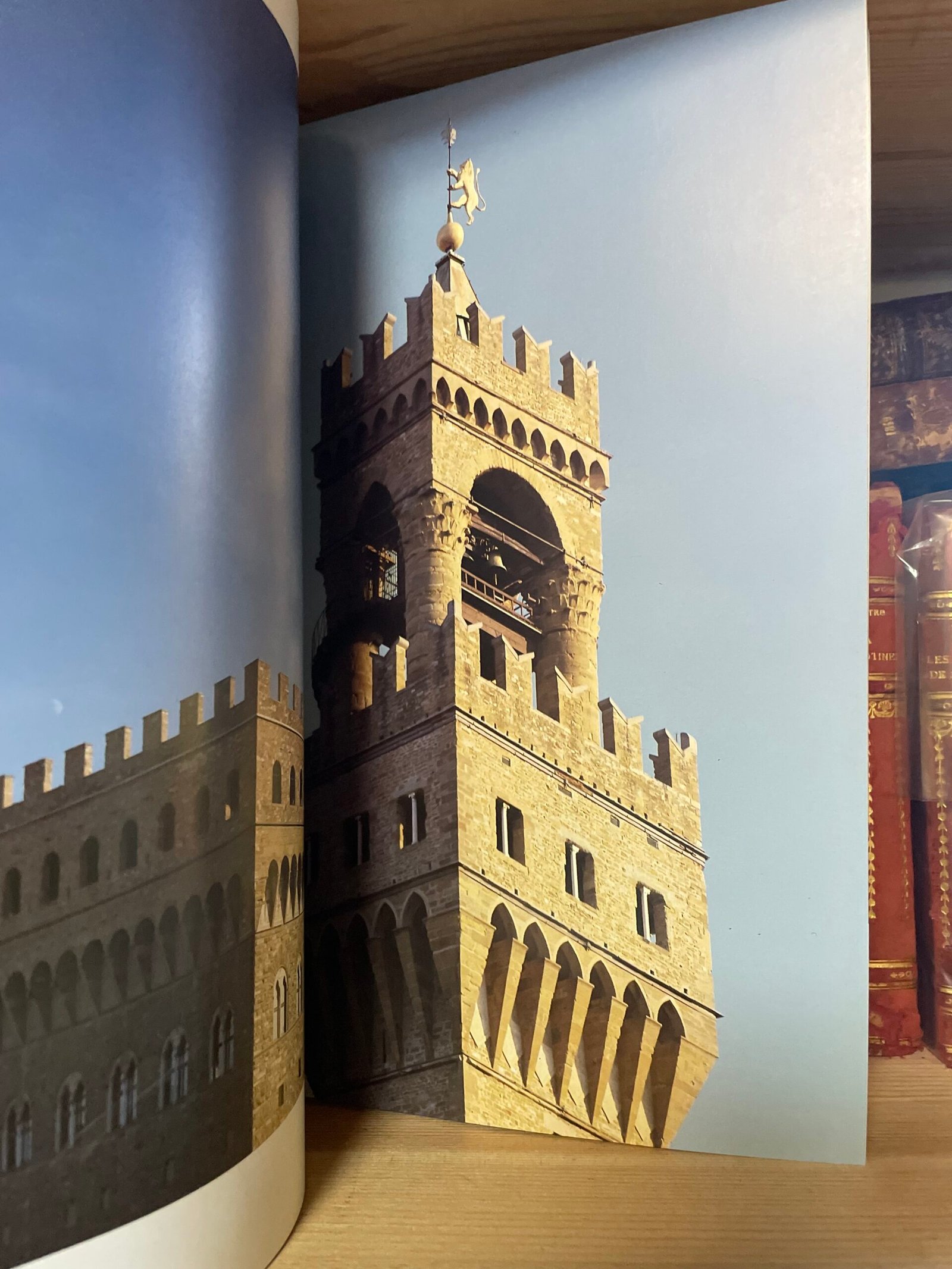 AA.VV. L'architettura civile in Toscana Il Medioevo MPS 1995 - immagine 13