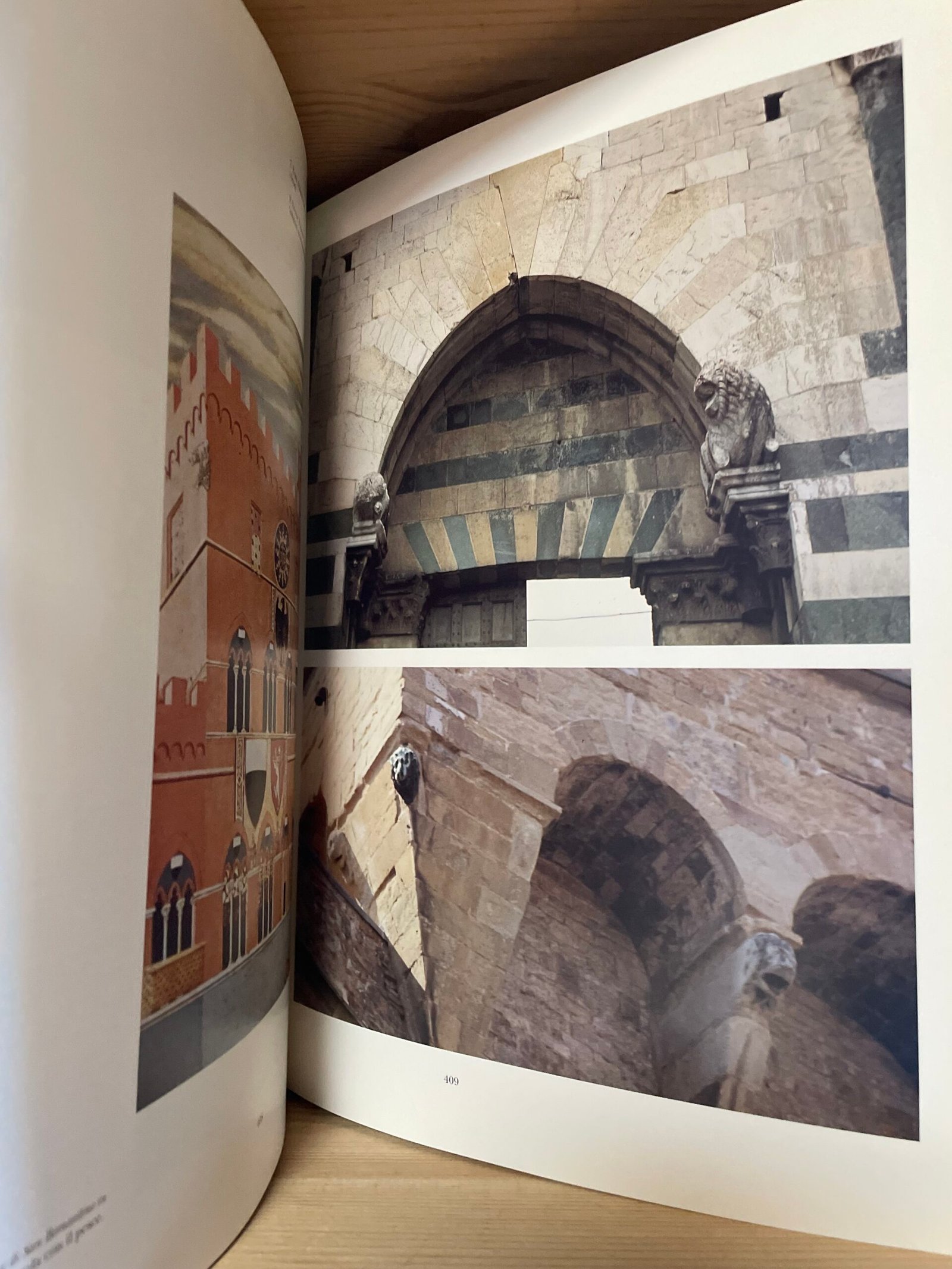AA.VV. L'architettura civile in Toscana Il Medioevo MPS 1995 - immagine 17