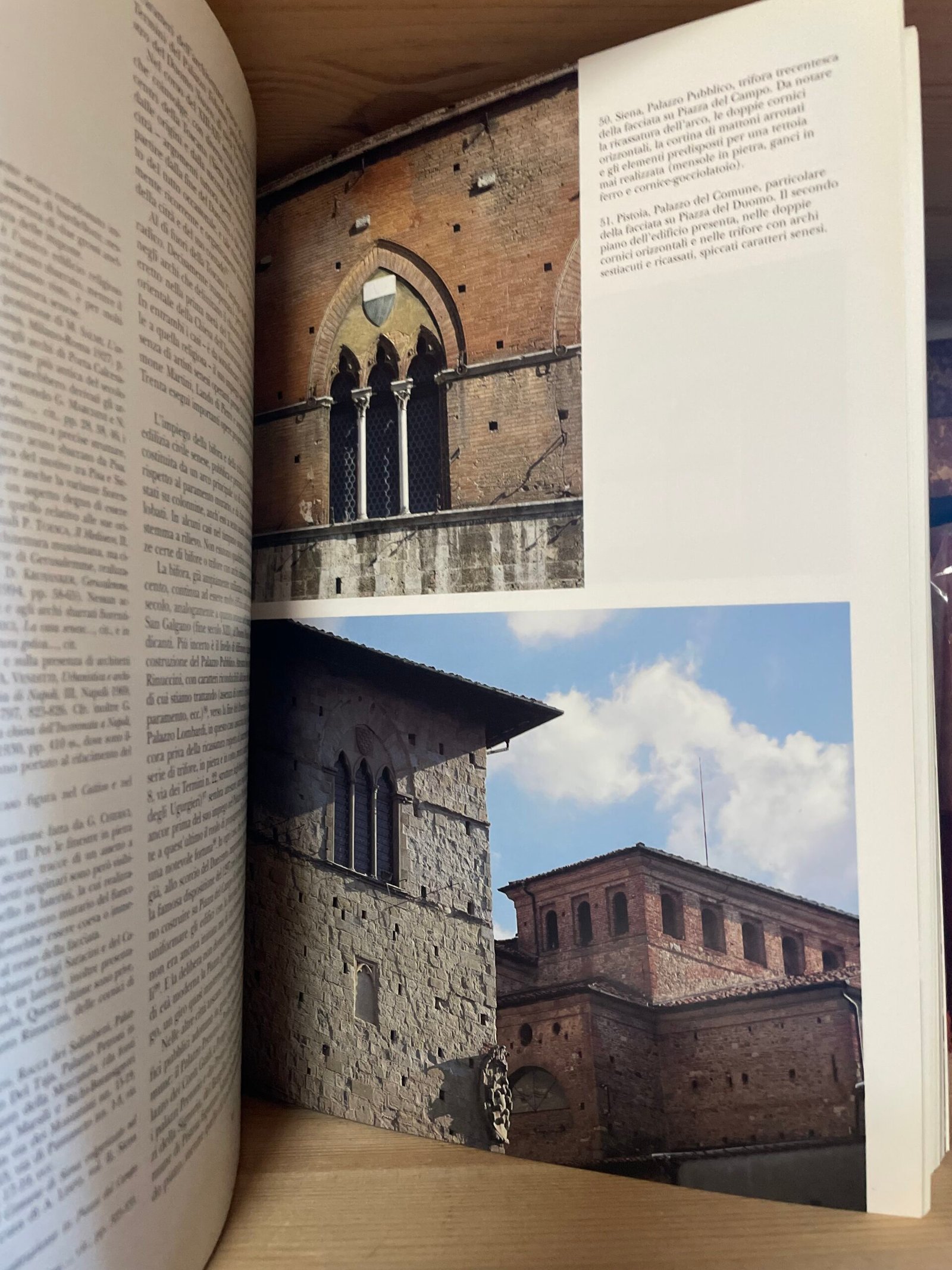 AA.VV. L'architettura civile in Toscana Il Medioevo MPS 1995 - immagine 18