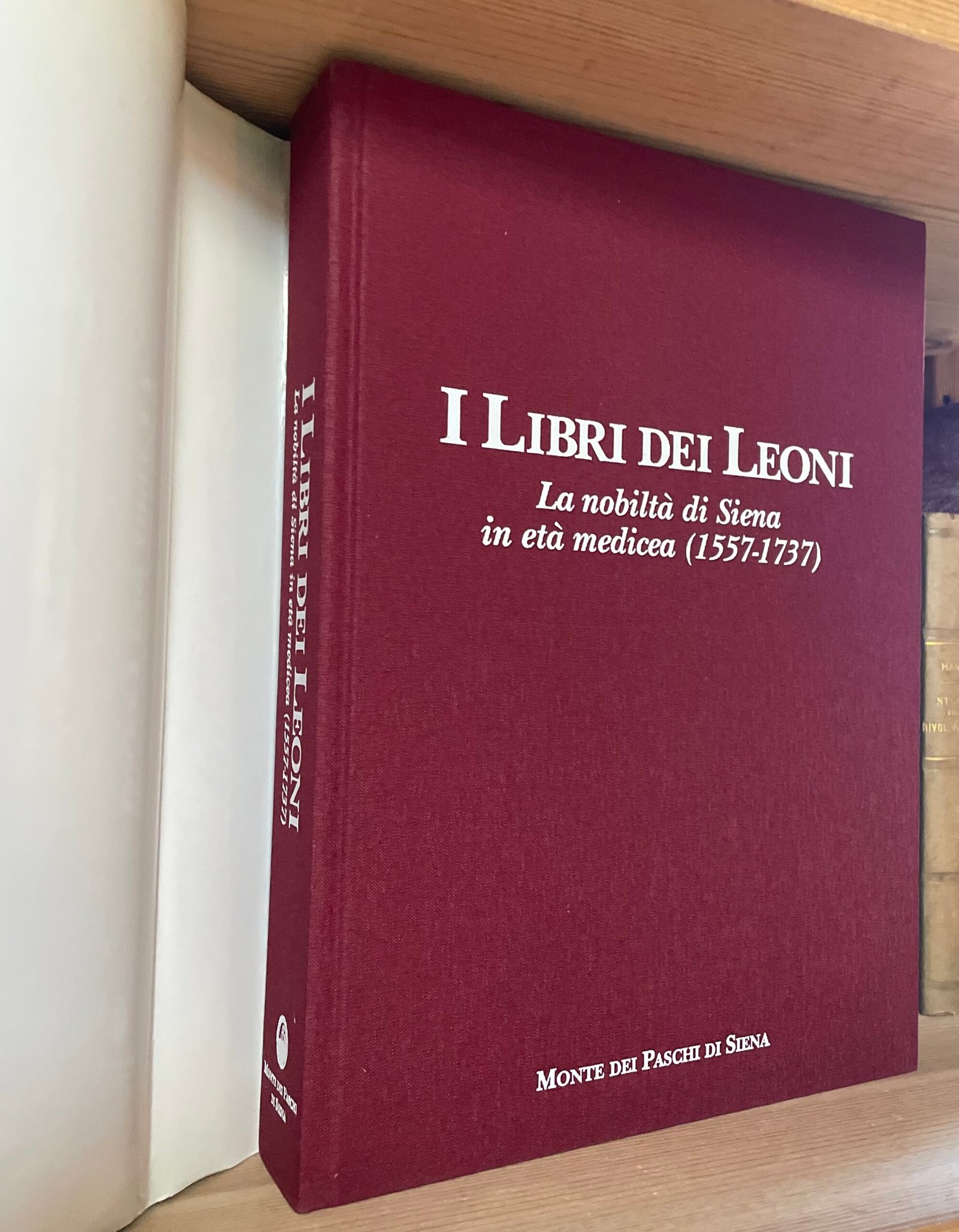 AA.VV. I libri dei leoni La nobiltà di Siena in età medicea 1557-1737 MPS 1996 - immagine 3