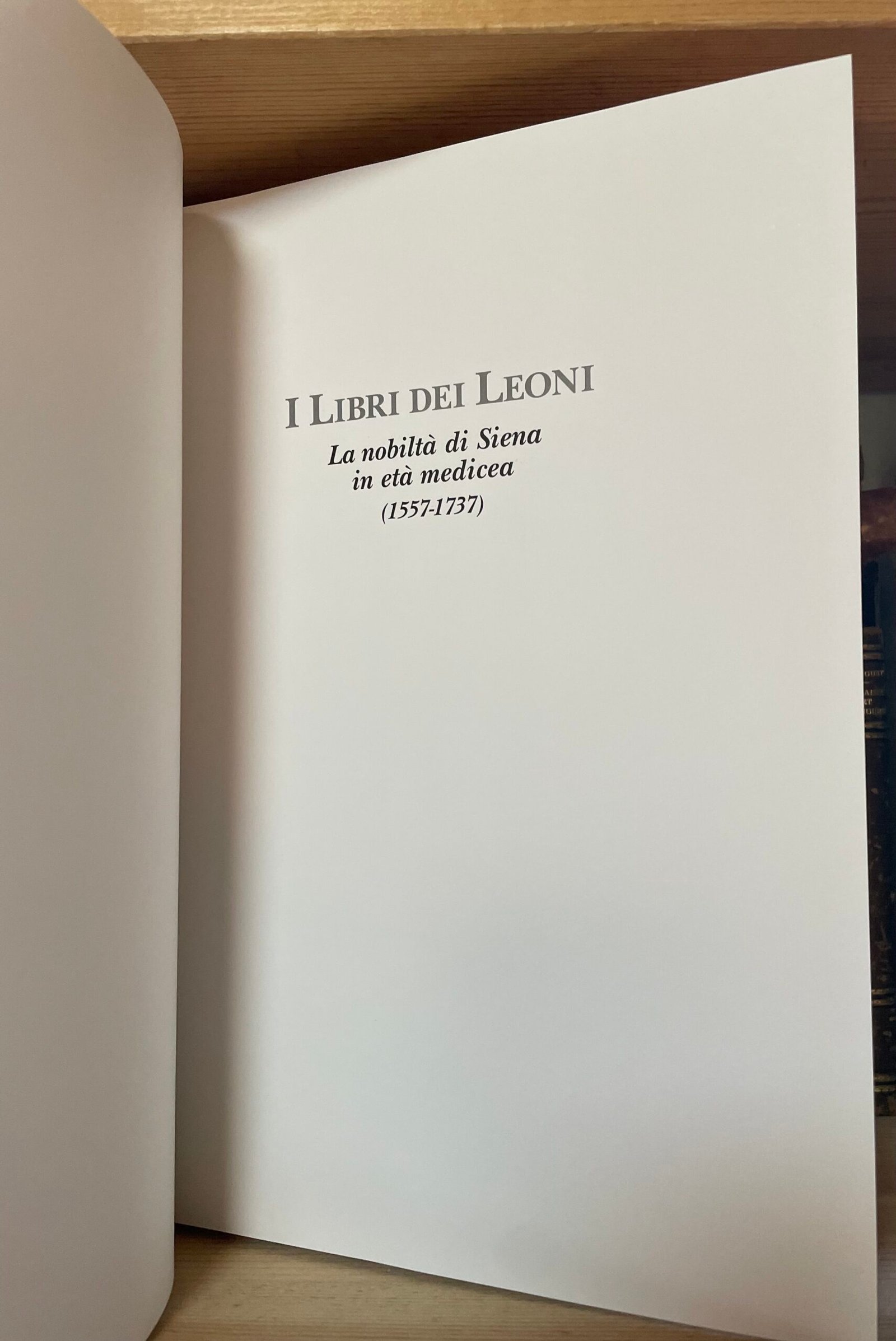 AA.VV. I libri dei leoni La nobiltà di Siena in età medicea 1557-1737 MPS 1996 - immagine 4