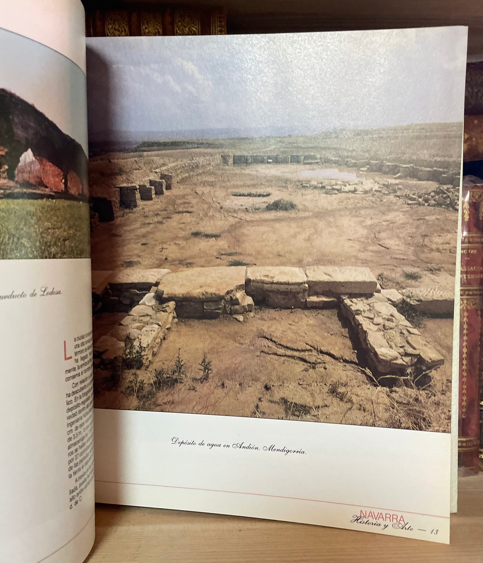 AA. VV. Navarra Historia y Arte Tierras y Gentes Caja de Ahorros 1984 - immagine 5