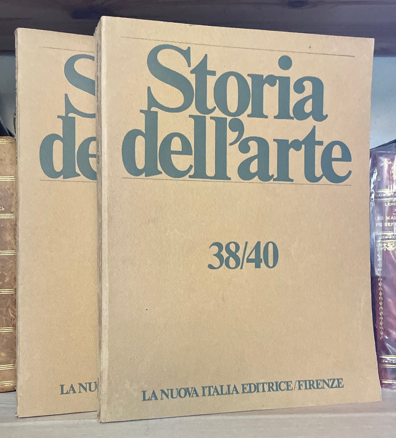 Condividi AA.VV. Storia dell'Arte fascicoli 38-40 La Nuova Italia Editrice 1980 due volumi